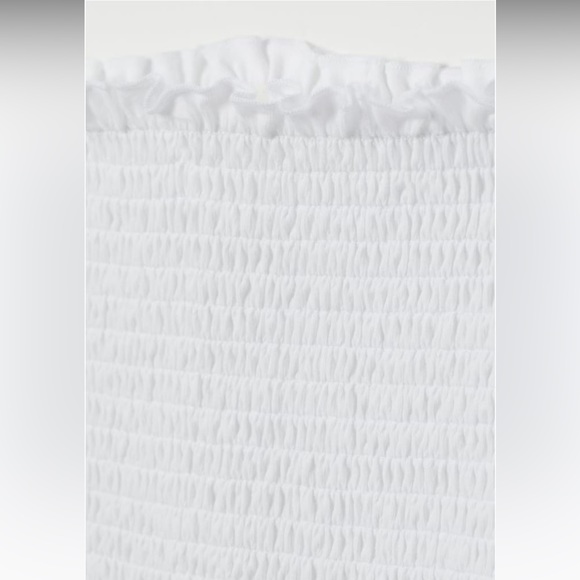 SOLD ❌NWOT H&M white smocked off-shoulder crop top - Picture 3 of 6